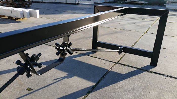 tafel-beton-gepoedercoat-onderstel-diothereadshop-nistelrode-